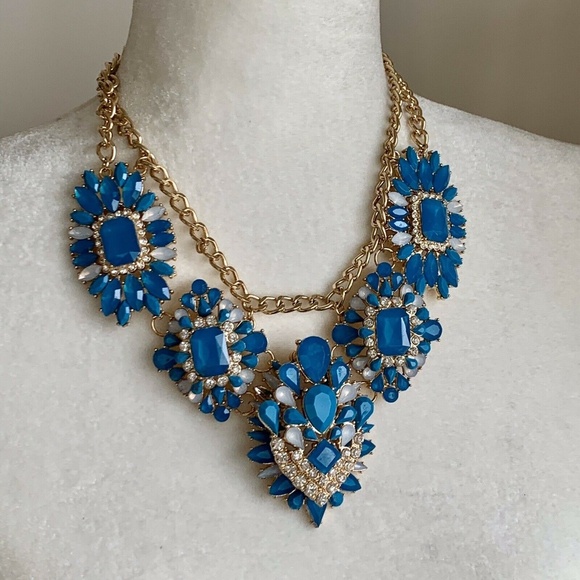 Turqoise Large Necklace With Crystals Runway